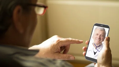 5 تطبيقات التطبيب عن بعد وزارة الصحة دبي وأبوظبي 1 5 تطبيقات التطبيب عن بعد وزارة الصحة دبي وأبوظبي